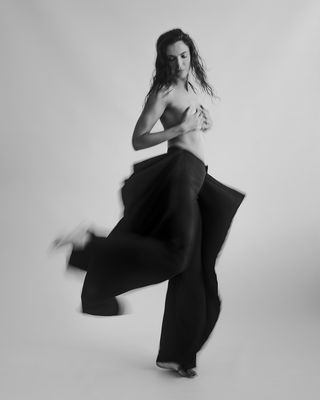 Jump / Konzeptionell  Fotografie von Fotografin Monique Schneider ★6 | STRKNG