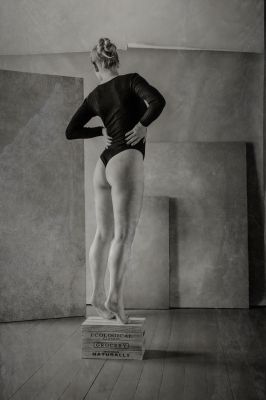 be your own statue. / Fine Art  photography by Photographer Lennart Schwirtz | STRKNG