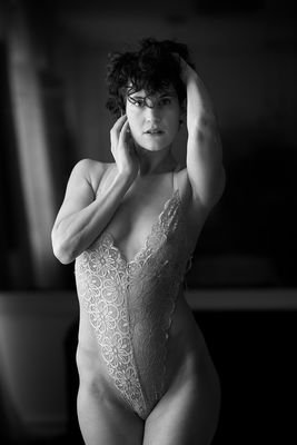 Short Hair Woman In BNW / Portrait  Fotografie von Fotograf ttoommyy ★3 | STRKNG