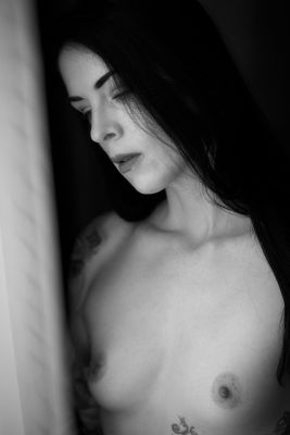 Portrait of a beautiful lady / Fine Art  photography by Photographer ttoommyy ★2 | STRKNG