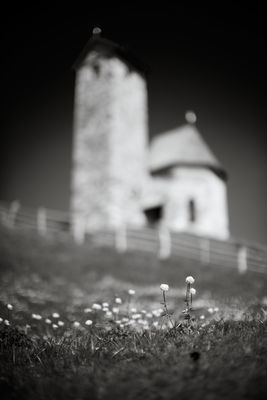 Chapel on the mountain top / Natur  Fotografie von Fotograf xprssnst ★1 | STRKNG