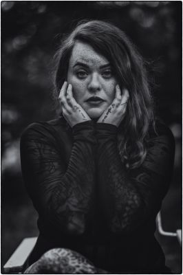 Pia / Portrait  photography by Photographer Tom Hampl ★4 | STRKNG