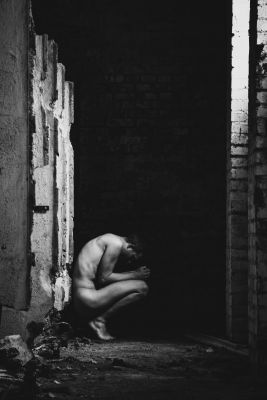 ruine / Nude  photography by Photographer Tom Hampl ★3 | STRKNG