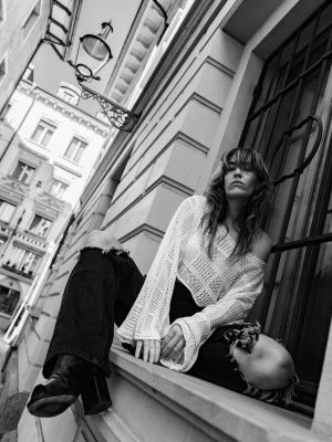 StreetArt / Schwarz-weiss  Fotografie von Model Kathi-Hannah ★16 | STRKNG