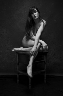 Flucht-Punkt-Landung / Nude  Fotografie von Model Kathi-Hannah ★15 | STRKNG