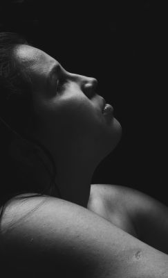 Olhares que falam, olhares que clamam / Black and White  photography by Photographer Vitoria Almeida | STRKNG