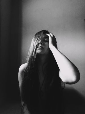 Tudo que não consigo ser / Black and White  photography by Photographer Vitoria Almeida | STRKNG