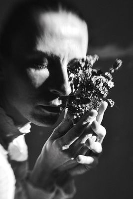 Poppy / Schwarz-weiss  Fotografie von Fotografin Sandra Mago ★4 | STRKNG