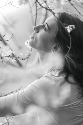 Springtime / Portrait  photography by Photographer Sandra Mago ★4 | STRKNG