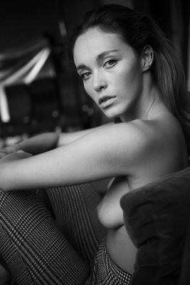 do you mind? / Portrait  photography by Photographer Cornel Waser ★2 | STRKNG