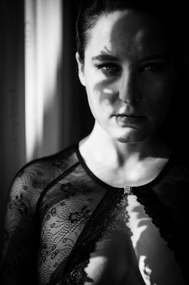 Shadowed / Portrait  Fotografie von Fotograf Cornel Waser ★2 | STRKNG