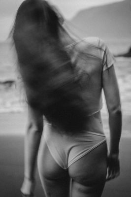 Moving on Black Sand (Self-Portrait) / Black and White  photography by Model kupferhaut ★21 | STRKNG