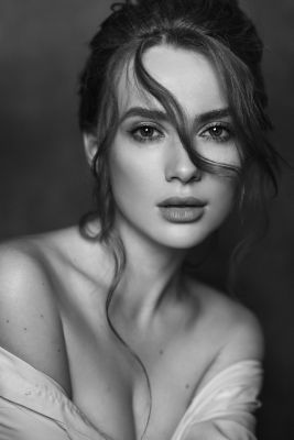 Julia / Portrait  Fotografie von Fotograf anton_plotnik_off ★4 | STRKNG