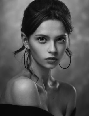 Valeria Valeria / Portrait photography by Photographer anton_plotnik_off ★4 | STRKNG