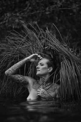 Dunkle Wasser / Nude  Fotografie von Fotograf Jörg Bongartz ★2 | STRKNG