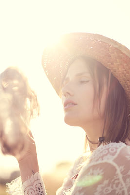 Nur das Summen der Autobahn war zu hören / Portrait  photography by Photographer Jörg Bongartz ★2 | STRKNG