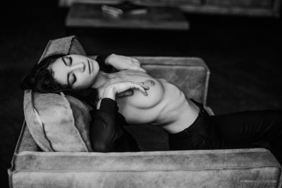 Emilie / Nude  Fotografie von Fotograf Norman Boesche ★11 | STRKNG