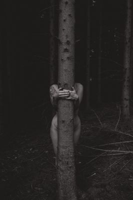 inner middle. / Nude  photography by Photographer Gwen | STRKNG