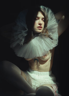 La luce dalla finestra La luce dalla finestra / Nude photography by Photographer Cristiana Zamboni ★13 | STRKNG