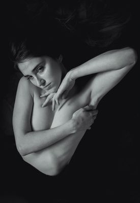 In un giorno di pioggia / Portrait  photography by Photographer Cristiana Zamboni ★10 | STRKNG