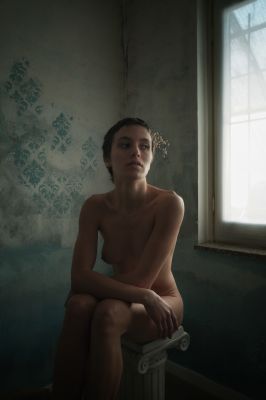 Nello studio del pittore / Portrait  photography by Photographer Cristiana Zamboni ★6 | STRKNG