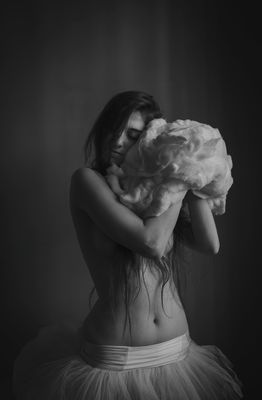 Con una nuvola / Black and White  photography by Photographer Cristiana Zamboni ★10 | STRKNG