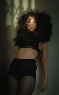 Nella stanza Nella stanza / Portrait photography by Photographer Cristiana Zamboni ★13 | STRKNG
