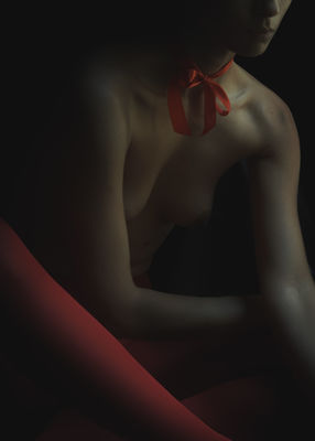 Fiocco rosso Fiocco rosso / Nude photography by Photographer Cristiana Zamboni ★12 | STRKNG