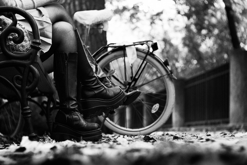 Pause in Motion - A fleeting rest in the rhythm of the streets. - &copy; meet.pic | Street