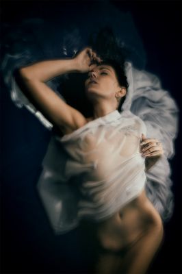 Floating away / Fine Art  Fotografie von Fotograf Lourens Botha | STRKNG