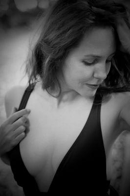 Nina / Schwarz-weiss  Fotografie von Fotograf Zyprian ★1 | STRKNG