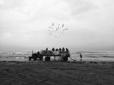 the end a fishing / Schwarz-weiss  Fotografie von Fotografin Masoumeh rahimi | STRKNG