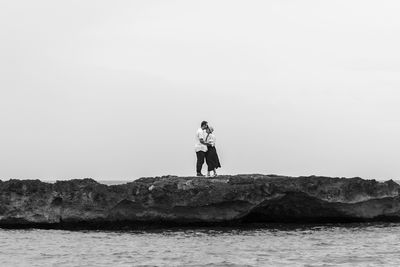 Our Path to Each Other / Schwarz-weiss  Fotografie von Fotografin Zari ★2 | STRKNG