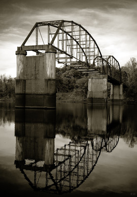 Half the Bridge I Used to be / Lost places  Fotografie von Fotograf Rob Heber | STRKNG