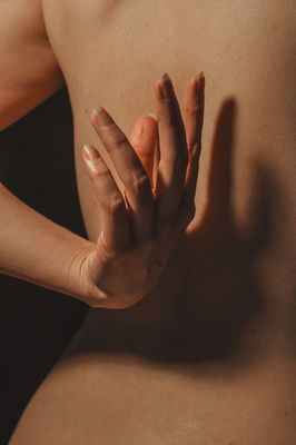 Hand / Nude  Fotografie von Fotografin Littleone | STRKNG