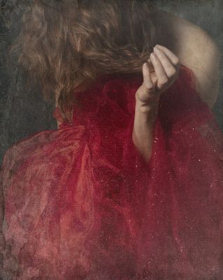 Elys in red / Fine Art  Fotografie von Fotograf Pat.de.Lyon ★1 | STRKNG