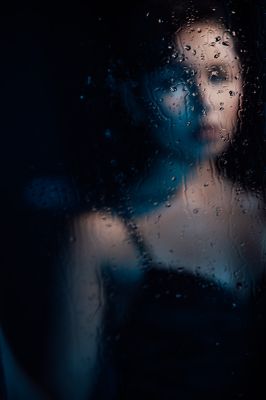 Rainy night / Portrait  photography by Photographer Lampenfieberstudio ★3 | STRKNG