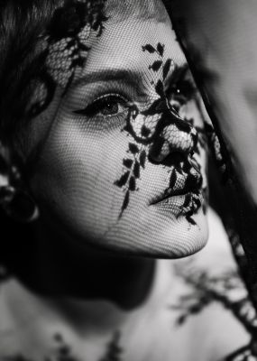 Shadowplay / Portrait  photography by Photographer Lampenfieberstudio ★3 | STRKNG