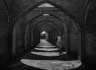 crassing the bazzar / Black and White  photography by Photographer Hengameh Pirooz | STRKNG