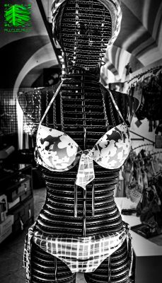 ROBOT  I  -  shopping window  - 2016 / Mode / Beauty  Fotografie von Fotograf RIDERO.SITE | STRKNG