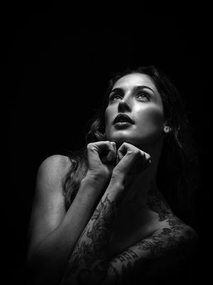 Light / Portrait  photography by Photographer g_marinakis | STRKNG