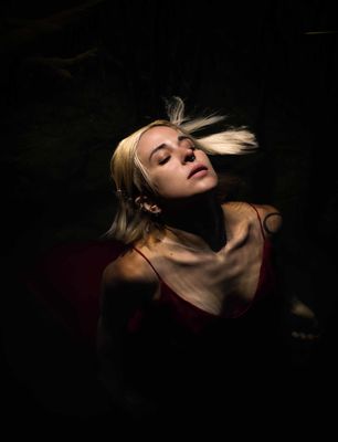 Lady of the lake / Portrait  photography by Photographer g_marinakis | STRKNG