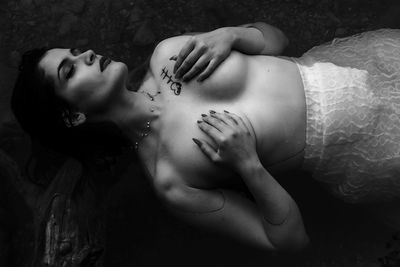 All beauty must die / Portrait  photography by Photographer g_marinakis | STRKNG