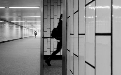 Im Vorbeigehen / Street  Fotografie von Fotograf s. monreal | STRKNG