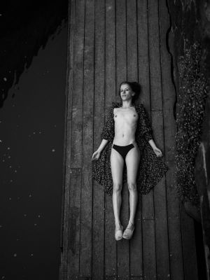 Floating away / Fine Art  photography by Photographer Václav Šíp ★2 | STRKNG