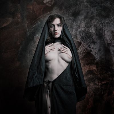 Nude  photography by Model Emerika ★5 | STRKNG