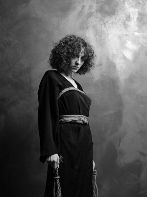 Schwarz-weiss  Fotografie von Model Emerika ★10 | STRKNG