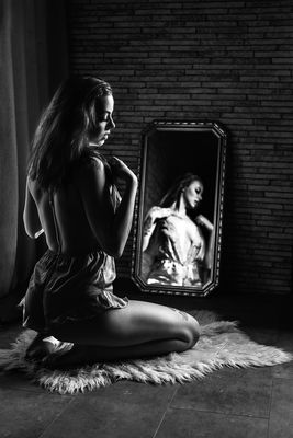 Mirror / Portrait  Fotografie von Fotograf Marcus Loeken | STRKNG