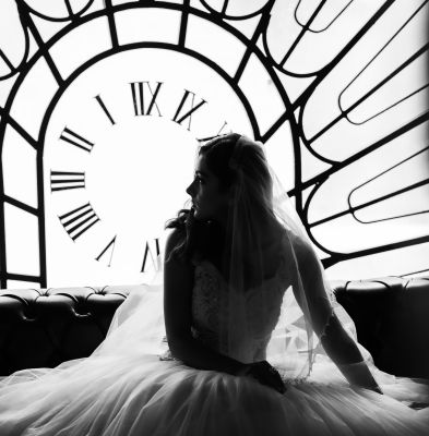 Bride in black and white / Wedding  photography by Photographer Abolfazl Jafarian | STRKNG