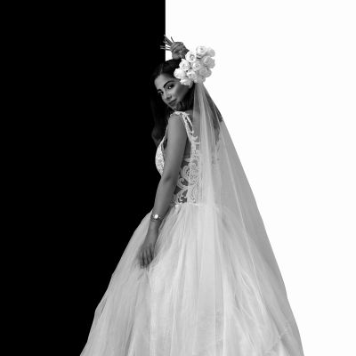 Bride looks happy / Wedding  photography by Photographer Abolfazl Jafarian | STRKNG